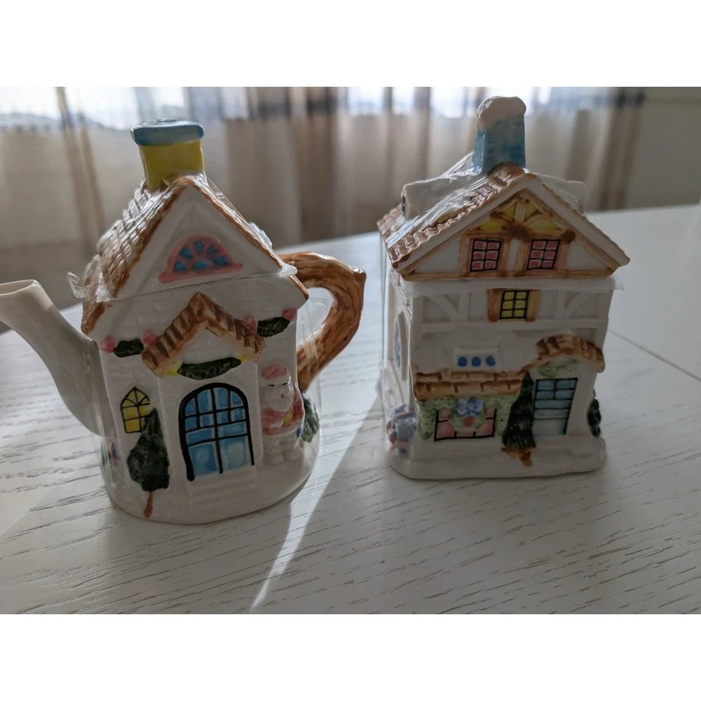 Houston Harvest Santa Claus Cottage Ceramic‎ Teapot  And Sugar Bowl
